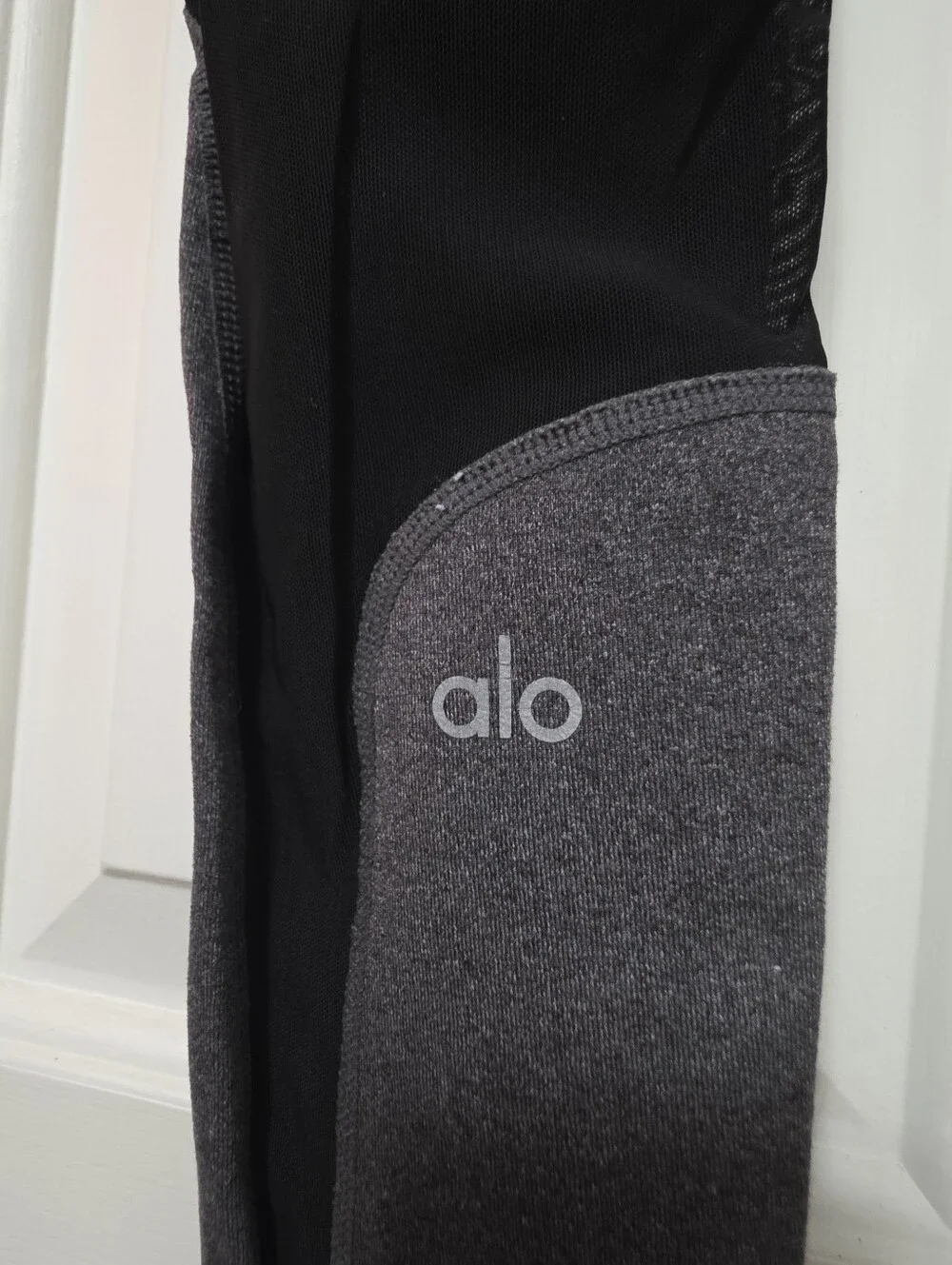 ALO Yoga Coast Stirrup Womens Leggings Size XS Black/gray